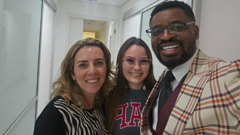 Oluwatosin Tolulope Ajidahun destaca os desafios genéticos da Síndrome de Turner e as soluções médicas para fertilidade.